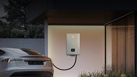 Hoymiles’ HiOne-22VD-G3 bidirectional DC charger supports V2H and V2G applications and delivers up to 22 kW of charging power.