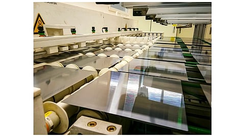 RCT Solutions compares different wafer formats, including full-size, half-cut, and hybrid cell-cut options, highlighting the range of dimensions used in PV manufacturing.