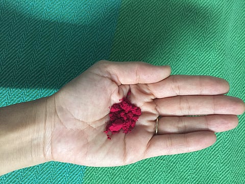 Commonly used in India to make vermilion powder (in the picture) when mixed with turmeric for social and religious occasions, NF is available in Indian supermarkets for a price of $2.00 per gram. Indian researchers claim this as a low-cost, non-toxic, green way to produce solar cells. (Photo Credit: TaiyangNews)