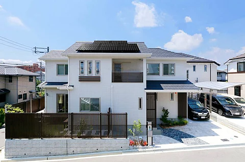 Top of rooftop: Jinko introduced high power modules called N-Type Series with peak power of 405 W for rooftop applications featuring its advanced TR technology. (Photo Caption: JinkoSolar Co. Ltd.)