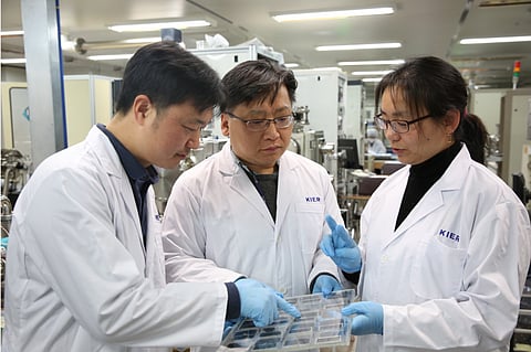 Following its 20.4% efficiency level for CIGS cells, KIER says it will continue its research on large-area high-speed CIGS thin-film solar cell manufacturing technology with a view for it to be installed on building walls and roofing materials. (Photo Credit: Korea Institute of Energy Research)