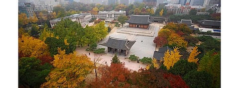 Renewable energy is now bigger on the priority list of the South Korean government as it chases 77.8 GW renewable energy installed capacity by 2034, growing from 20.2 GW in 2020. It has now also allowed renewable energy sale and purchase for domestic electricity consumers. Pictured is Deoksugung, Korean palace in the autumn in Seoul, South Korea. (Photo Credit: Chamberikore/www.goodfreephotos.com)