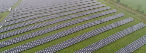 Distributed solar is the backbone of New York’s solar power market with 3 GW capacity achieved, according to state administration, bringing it closer to reaching its 6 GW target to be achieved by 2025. Pictured is 17B community solar project in Bethel, New York. (Photo Credit: Governor Andrew Cuomo/Flickr)