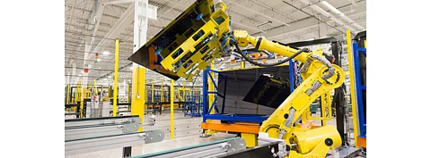 After announcing a 3.3 GW DC fab in Ohio, USA, CdTe thin film technology company First Solar has said it plans to develop another 3.3 GW DC capacity in India. Altogether by 2024, the manufacturer aims to have 16 GW DC cumulative capacity. (Photo Credit: First Solar, Inc.)
