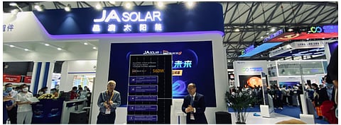 JA Solar’s contract with Flat Glass is aligned with its future business plans to ensure its long-term stable supply of raw materials, the Chinese vertically integrated solar module maker explained. (Photo Credit: TaiyangNews)