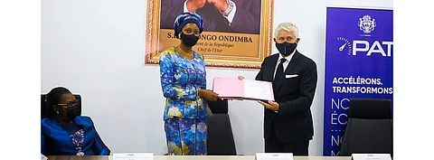 Desiba Energy’s 20 MW solar power plant proposal has secured approval from the Gabonese government - both have now signed a framework investment agreement. Pictured is the ceremony with Gabonese Minister of Investment Promotion Carmen Ndaot (standing in blue). (Photo Credit: Carmen Ndaot/Twitter)
