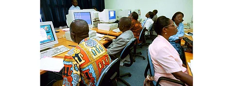 Côte d’Ivoire wants to expand its power generation capacity to meet domestic as well as demand from neighboring nations, hence wants to add 60 MW solar PV capacity through the Scaling Solar Program. Pictured is a 2007 photo of a computer class in Côte d’Ivoire. (Photo Credit: Ami Vitale/World Bank/Flickr)