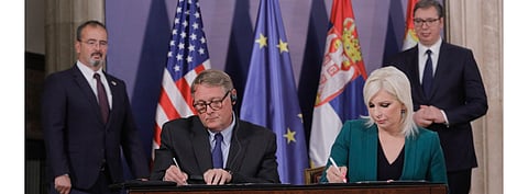 UGT Renewables’ CFO Peter Goodall signed the cooperation agreement for solar power development in Serbia with the country’s Deputy Prime Minister and Minister of Mining and Energy, Prof. Zorana Mihajlović (2nd person sitting on the right). (Photo Credit: Ministry of Mining and Energy, Serbia)