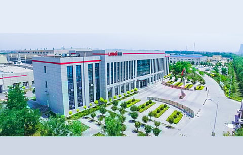 With the funds that LONGi will be raising by issuing 70 million convertible bonds at the rate of RMB 100 per share, the company will be investing in different projects, including the 15 GW high-efficiency monocrystalline cell project. (Photo Credit: LONGi)