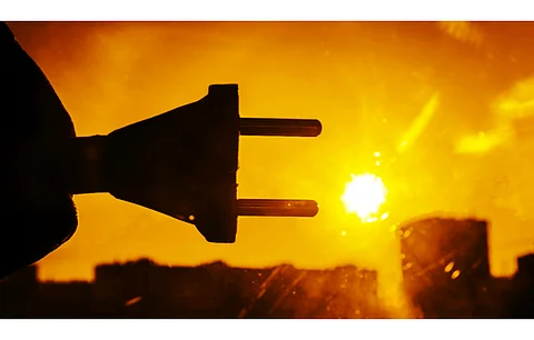 Installed solar power capacity of Philippines at the end of 2020 was over 1 GW, according to the country’s Department of Energy, that has now launched a tender for 2 GW renewable energy including 1.26 GW solar. (Illustrative Photo; Photo Credit: maradon 333/Shutterstock.com)