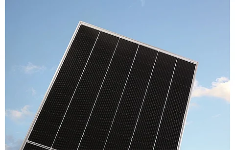 Q Cells calls its Q.Peak Duo G10 series with larger wafer size as its most powerful panels to date. The black version Q.Peak Duo BLK-G10 will be available for sale in Europe in H2/2022. (Photo Credit: Hanwha Q Cells)