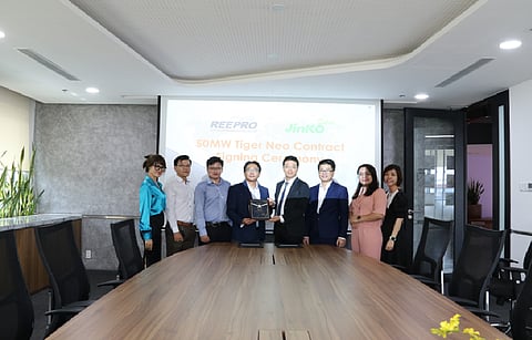 JinkoSolar signed an agreement with EPC company from Vietnam, REEPRO, to supply 50 MW of its Tiger Neo 72HC N-type modules. These modules will be installed on the C&I rooftops. (Photo Credit: JinkoSolar)