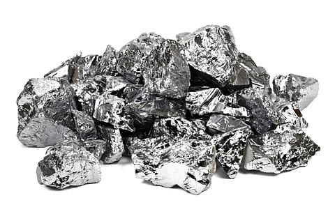 By the end of 2022, Fitch Solutions expects total global polysilicon production capacity to exceed 1 million tons in the best-case scenario, but it could end up at 700,000 ton as new capacity takes time to ramp up fully. (Illustrative Photo; Photo Credit: Bjoern Wylezich/Shutterstock.com)