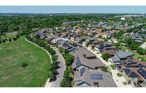 Shell Energy Solutions marks Shell’s foray into the residential power market of the US, which was originally the residential business of MP2 Energy it acquired. Pictured is a neighborhood in east Austin, Texas dotted with rooftop solar panels. (Photo Credit: Roschetzky Photography/Shutterstock.com)