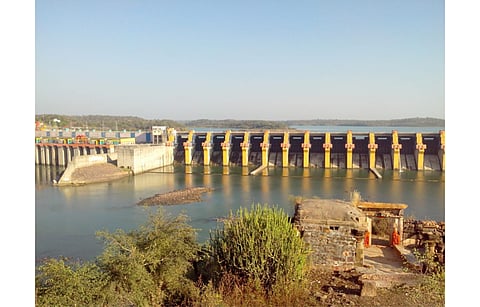One of the winners of phase I of RUMSL’s 600 MW floating solar project for Omkareshwar Reservoir, NHDC has launched a EPC tender for 88 MW out of 100 MW it won. Pictured is Omkareshwar Dam in Madhya Pradesh’s Khandwa district. (Photo Credit: District East Nimar, Khandwa)