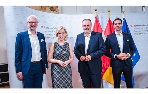 Pictured here are (l to r) Verbund CEO Micahel Strugl, Austria’s Climate Protection Minister Leonore Gewessler, Burgenland Governor Hans Peter Doskozil, and Burgenland Energie CEO Stephan Sharma when they announced the green hydrogen project. (Photo Credit: BMK/Cajetan Perwein)