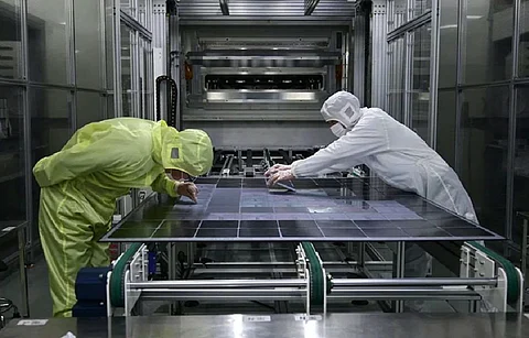 SPIC New Energy Technology has been independently developing high-efficiency copper grid heterojunction photovoltaic cell technology, and has now introduced Beijing Lingjun New Energy Technology as a strategic investor. (Photo Credit: SPIC)