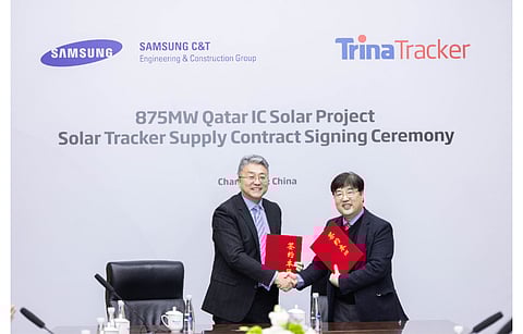 Pictured are General Manager of Samsung C&T Shanghai, Sookyung Ha and General Manager of TrinaTracker Walt Ma signing the 875 MW tracker supply contract. (Photo Credit: Trina Solar)