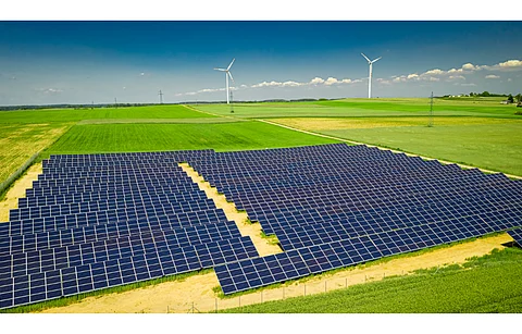 Poland’s Lewandpol has raised a loan of PLN 90 million from Polish Development Fund for a 200 MW hybrid solar and wind power project it is planning to locate in post-mining areas in Poland. (Illustrative Photo; Photo Credit: Shaiith/Shutterstock.com)