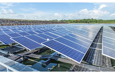 NTPC and GGL’s green hydrogen produced using power from 1 MW floating solar project in Surat is now being blended with PNG. (Illustrative Photo; Photo Credit: Soonthorn Wongsaita/Shutterstock.com)