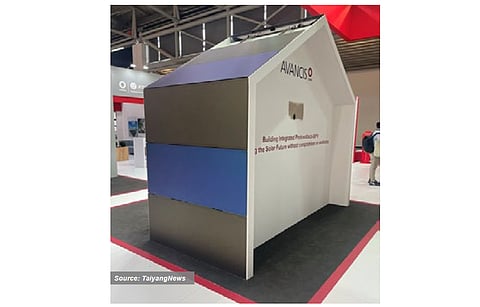 Model PV house: Avancis has built a model house using its CIGS modules that are frameless with no visible fixings, giving the appearance of a homogeneous glass surface.(Source: TaiyangNews)