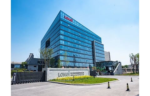LONGi announced that it will donate a 20 kW Hi-MO X6 PV power station using high-efficiency HPBC cells to Gansu Natural Energy Research Institute.
