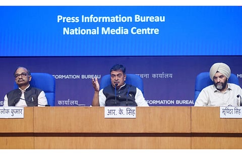 India’s Power & Renewable Energy Minister RK Singh (in the middle) says ToD tariff arranagement will better put to use solar power and other renewable energy sources according to the time of the day and thereby enabling effective grid integration of renewables. (Photo Credit: Press Information Bureau)