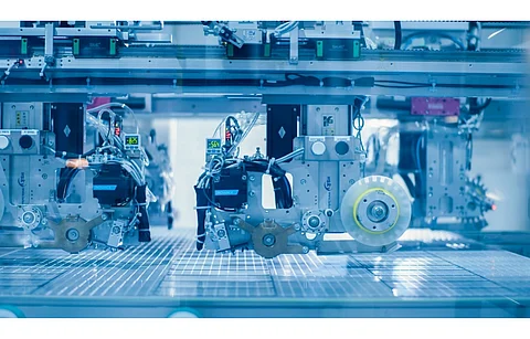DMEGC Solar says its new rectangular silicon wafer modules are produced using 100% renewable energy. (Photo Credit: DMEGC)