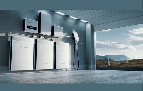 In a strategic partnership, Hithium to supply 16 energy storage containers with a 3,44 MWh capacity to a 55 MWh energy storage project, for which Solarpro will provide EPC services. (Illustrative Photo; Photo Credit: Petrmalinak / Shutterstock.com)