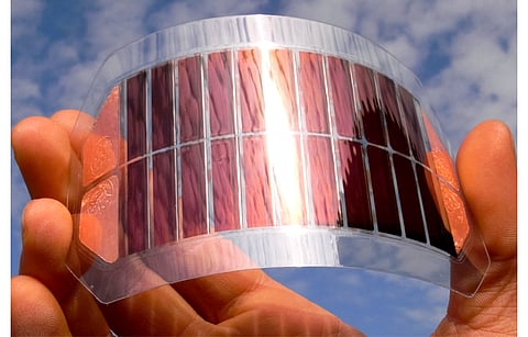 Higher efficiency, flexible and lightweight tandem solar cells have a variety of uses, including for BIPV, agrivoltaics and VIPV. (Illustrative Photo; Photo Credit: LuYago/Shutterstock.com)