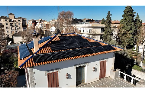 Maxeon has claimed 24.1% commercial efficiency for its IBC panels. Pictured here is the first installation of these modules in Spain. (Photo Credit: Maxeon Solar Technologies)