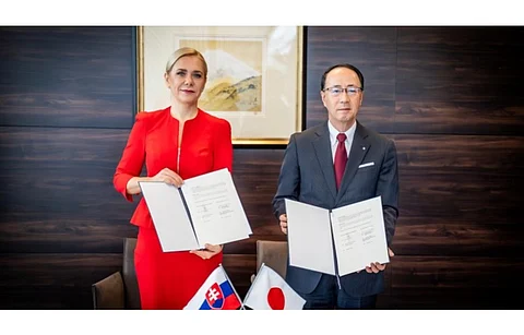 Slovakia’s Deputy Prime Minister Denisa Sakova (left) said the government wants to work together with Sekisui Chemical of Japan to expand the use of flexible solar panels across applications under an MoU signed. (Photo Credit: Ministry of Economy of the Slovak Republic)