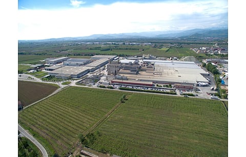 Verallia Italia says the Edison Energia renewable energy contract will power all its Italian factories. Pictured is one of its factories. (Photo Credit: Verallia Italia)