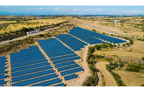 NPV ESG plans to invest in around 4 GW of solar and storage capacity in OECD-focused countries. (Illustrative Photo; Photo Credit: Xavier Lorenzo/Shutterstock.com)