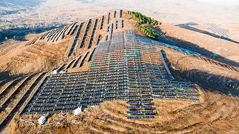 TrinaTracker has upgraded the Shandong photovoltaic power plant with its self-developed TCUs and NCUs, and smart tracking algorithms. (Photo Credit: TrinaTracker)