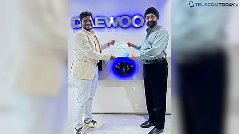 (L-R) Hari Kiran, COO and Co-Founder of EBG Group and H. S. Bhatia, Managing Director, DAEWOO India