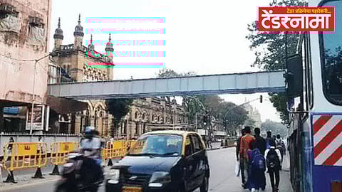 मोहिम फत्ते! CSMT स्थानकाजवळ हिमालय पुलावर बसवले 120 टनी 5 गर्डर
