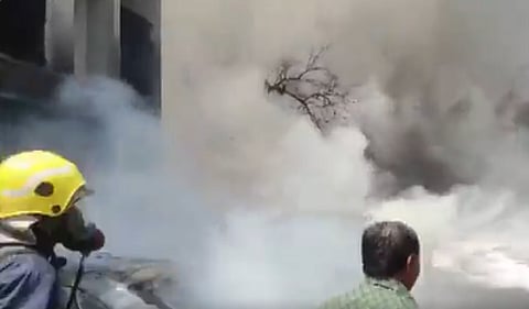 அகமதாபாத்தில் விமானம் நொறுங்கி விழுந்தது :
242 பேரின் கதி என்ன ?