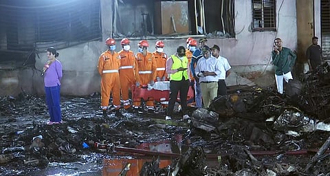 விமான விபத்தில் 241 பேர் பலி : ஒருவர் உயிர் பிழைத்தார்