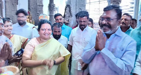 திருப்பரங்குன்றம் கோயிலில் திருமா : கூட்டணிக்கு அச்சாரமா?
