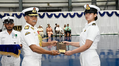 women pilot in indian navy fighter plane