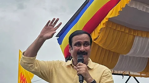 PMK Leader Ramadoss Anbumani Clash Over Party Flag
