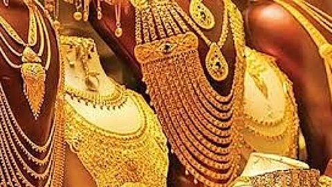 Public is happy as the Price of Gold Jewellery continues to decline.