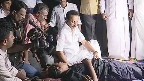 Government doctors reminded that Stalin promised their demand fulfilled, have passed 6 years