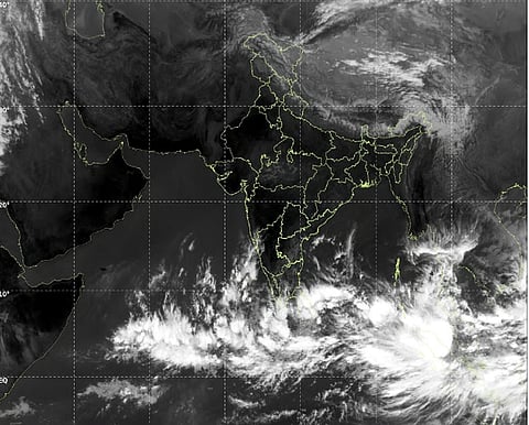 IMD Weather Forecast very heavy rain in Tamil Nadu on 29th as depressions in Bay of Bengal are likely to turn into Senyar cyclones
