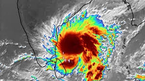 Ditwah Cyclone Update formed in Bay of Bengal, is moving towards northern Tamil Nadu and Andhra Pradesh Weather News in Tamil