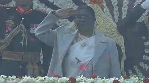 President Draupadi Murmu unfurled the tricolor flag in Delhi on the occasion of our country's 77th Republic Day