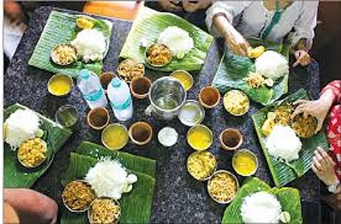 Due to the sudden stoppage of cylinder supply to hotels, food service has been affected.