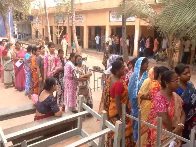 Voting is underway in West Bengal in the 142 constituencies