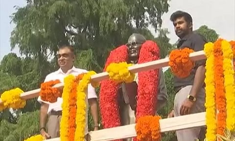 தமிழர் தந்தை சி.பா.ஆதித்தனாரின் சிலைக்கு மரியாதை